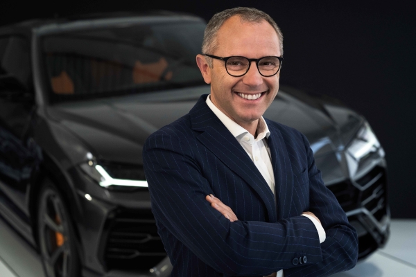 오토모빌리 람보르기니가 '스테파노 도메니칼리' 회장 겸 CEO의 사임을 발표했다.
