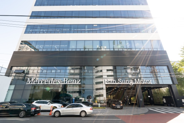 메르세데스-벤츠 공식 딜러 한성자동차 용답서비스센터가 서울 내 최대 규모로 확장, 고객 편의와 혜택을 강화한 서비스를 제공해 주목받고 있다.