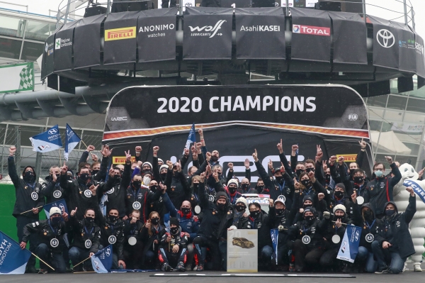 현대차가 F1과 쌍벽을 이루는 세계 최정상급 모터스포츠 대회인 '2020 월드 랠리 챔피언십(WRC)'에서 최정상의 자리를 지켜냈다.