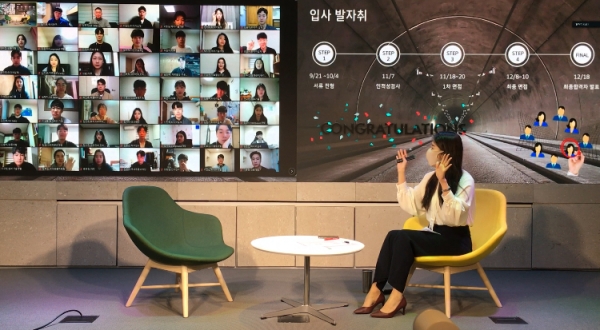 한국타이어가 코로나19의 영향으로 집합 및 대면 교육이 어려운 상황에서 '디지털 전환' 트렌드를 반영한 비대면 방식의 프로액티브 리더 신입사원 입문 교육을 진행한다.