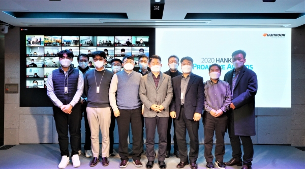 한국타이어가 본사 ‘테크노플렉스’에서 ‘2020 프로액티브 어워드’를 개최, 작년 한 해 임직원들의 노력과 성과를 치하하는 시간을 가졌다.