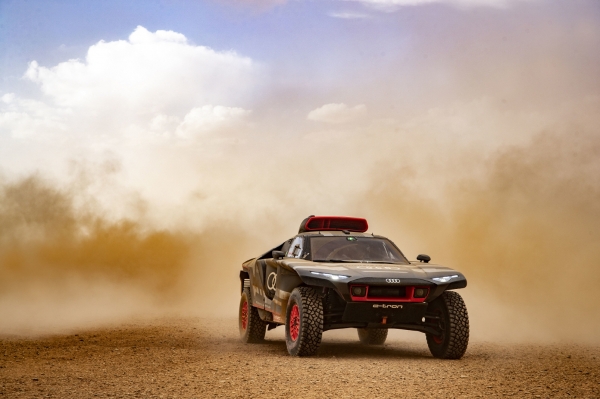 모로코에서 테스트 주행중인 '아우디 RS Q e-트론' 다카르 랠리 경주차