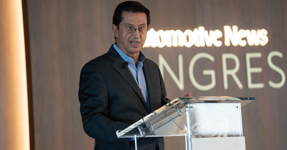 호세 무뇨즈(Jose Muñoz) 현대자동차와 제네시스 북미 CEO가 20일 열린 오토모티브뉴스 콩그레스에서 향후 전동화 전략을 발표하고 있다.