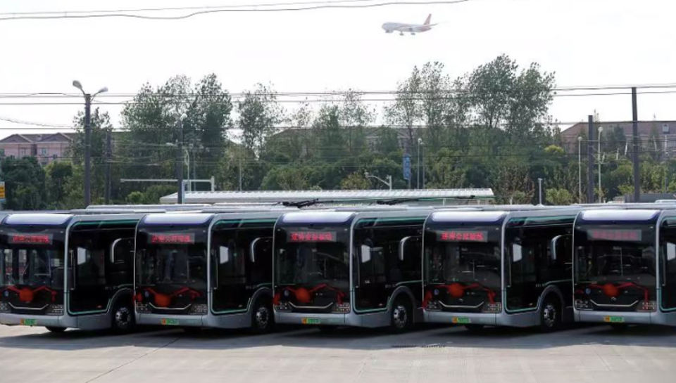 카타르 월드컵에 투입된 중국 위퉁의 순수전기버스