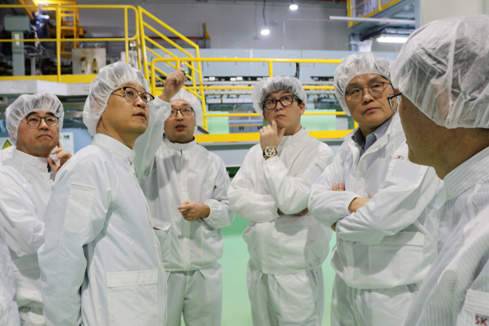 사진 : SKIET 김철중 사장이 국내 및 해외에 소재한 생산기지를 연이어 점검하며 회사 성장성 확보에 나섰다.