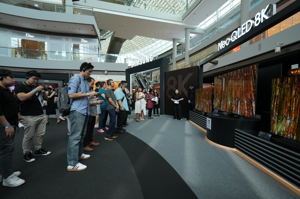 삼성전자가 지난 6일 싱가포르 마리나 베이 샌즈에 TV 신제품 체험존을 오픈했다.