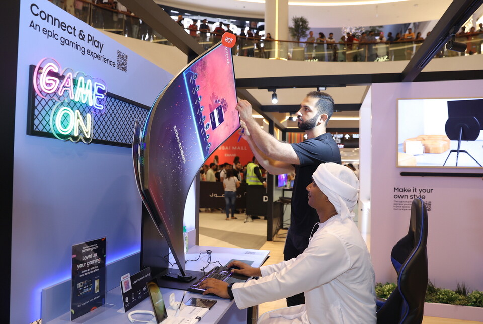 삼성전자는 라마단 이후 이어지는 '이드 알 피트르(Eid al-Fitr)' 축제 기간인 지난 21일 세계 최대 쇼핑몰 '두바이몰'에 스마트싱스 팝업스토어를 오픈했다.