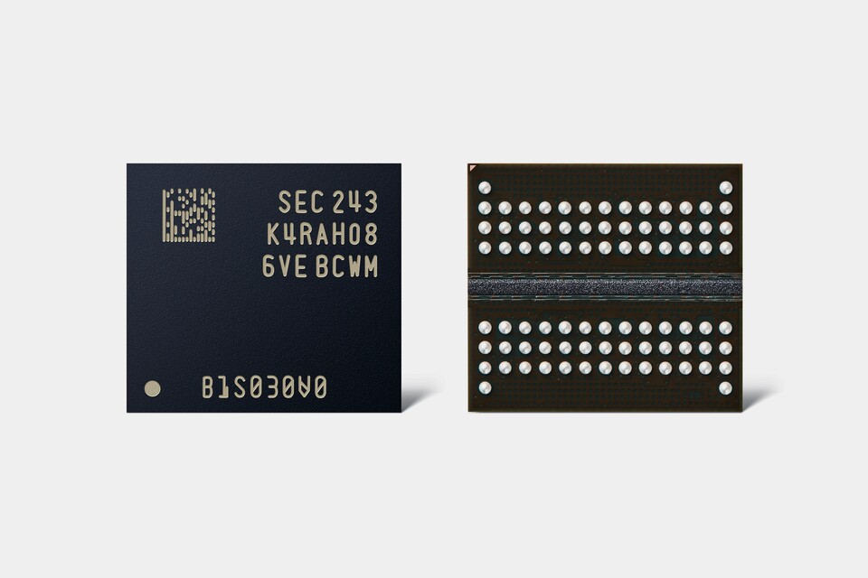 삼성전자가 12나노급 공정으로 16Gb(기가 비트) DDR5 D램 양산을 시작했다.
