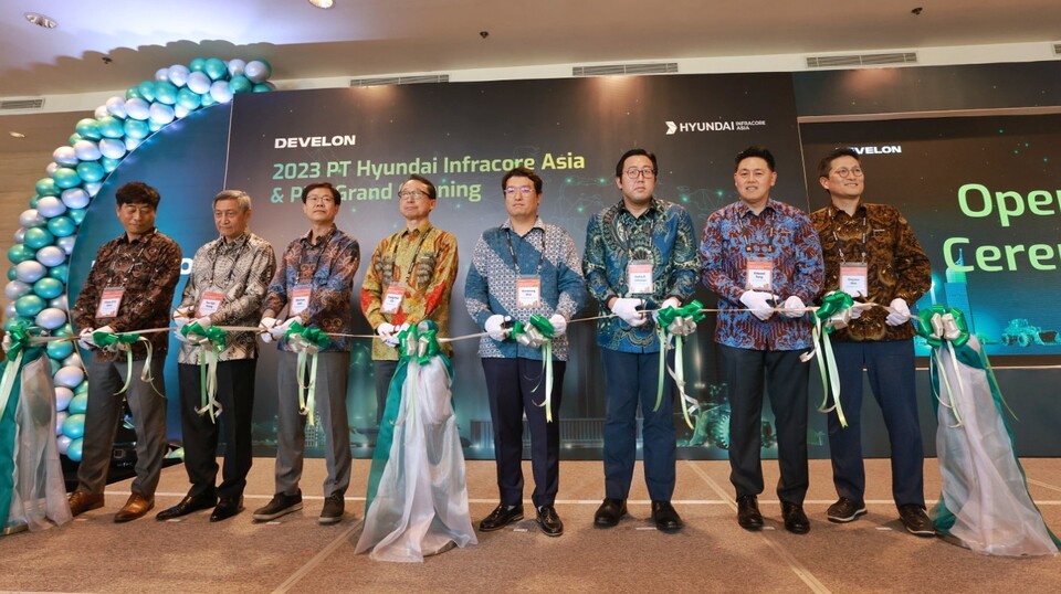 HD현대인프라코어가 인도네시아에 현지법인과 부품공급센터(PDC)를 오픈했다.