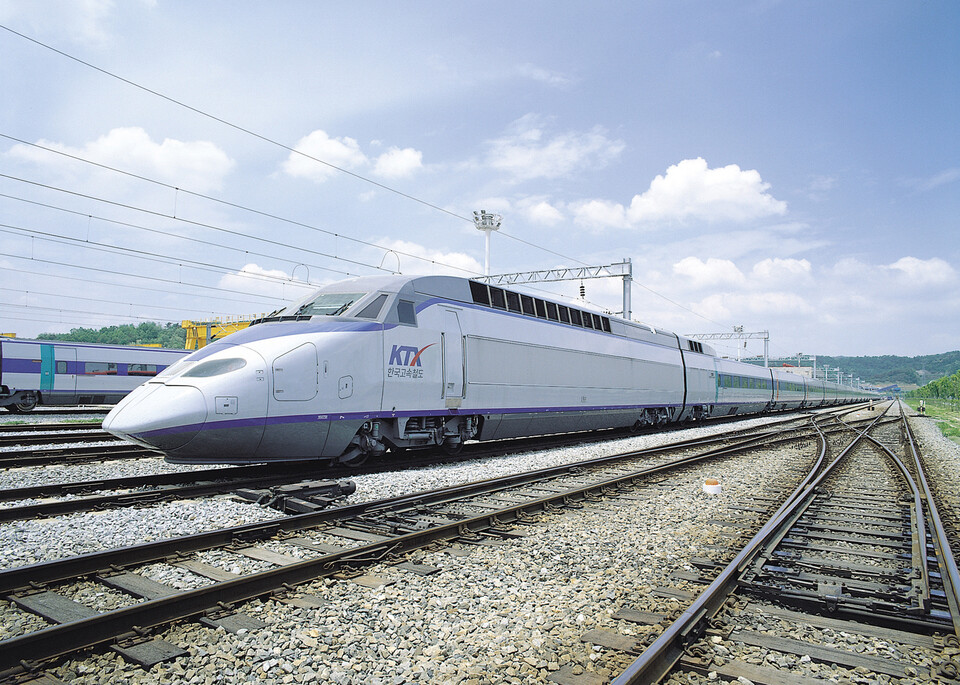 현대로템이 전라선(익산~여수EXPO역, 180km)에서 ‘한국형 열차제어시스템(KTCS-2, Korean Train Control System 2)’의 첫 영업운행을 시작했다.
