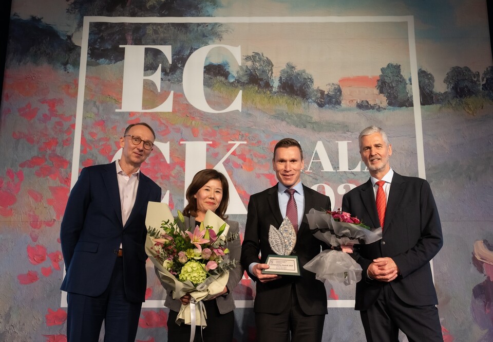 메르세데스-벤츠 코리아가 주한유럽상공회의소(ECCK·European Chamber of Commerce in Korea)로부터 ‘2023 ECCK 지속가능성 어워드 ‘골든스타’를 수상했다.