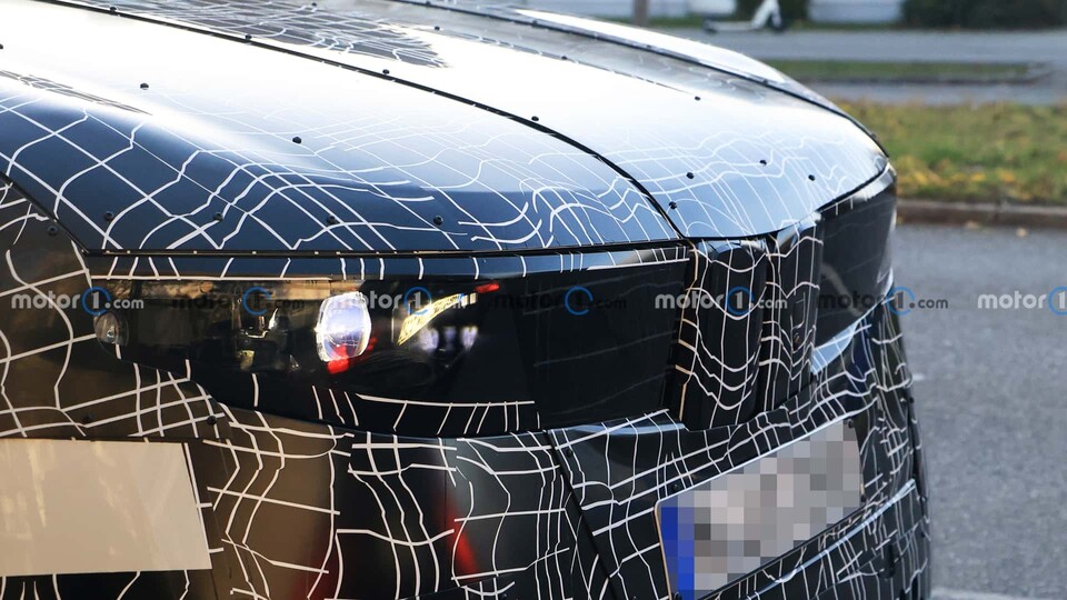 BMW '노이에 클라쎄' 전기 SUV 테스트카 (출처 : 모터원)