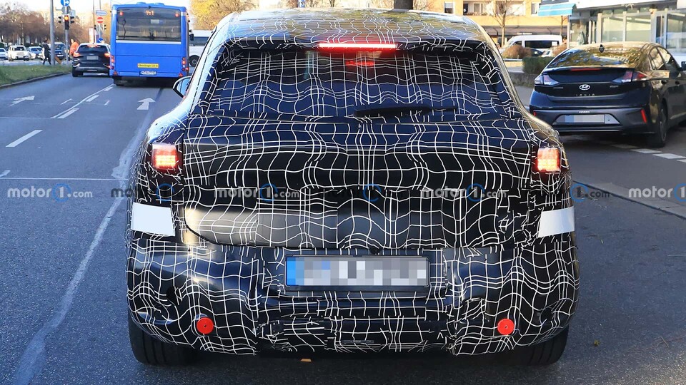 BMW '노이에 클라쎄' 전기 SUV 테스트카 (출처 : 모터원)