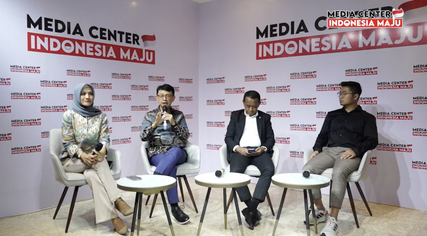 토토 누그로호(Toto Nugroho) 인도네시아 국영 배터리 코퍼레이션(IBC) 최고경영자(왼쪽에서 두 번째)가 자카르타 미디어센터 인도네시아 마주에서 '국가 다운스트림 산업을 위한 논의'를 주제로 열린 기자회견에서 발언하고 있다. (출처 : 미디어센터 인도네시아 마주)