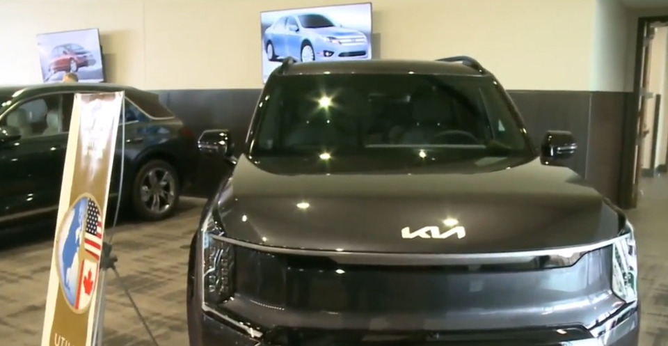 기아 대형 전기 SUV EV9이 2024 북미 올해의 유틸리티 차에 선정됐다.