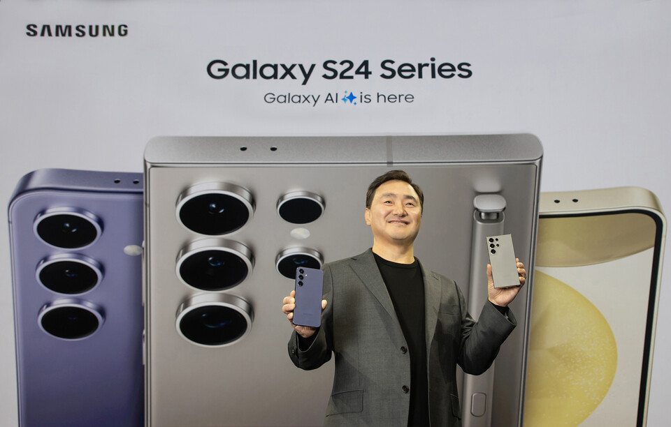 미국 새너제이에 위치한 SAP센터에서 개최된 '갤럭시 언팩 2024(Galaxy Unpacked 2024)' 행사에서 삼성전자 MX사업부장 노태문 사장이 AI를 통해 세상과 소통하는 방식을 혁신하는 '갤럭시 S24 시리즈'를 공개하고 있다.
