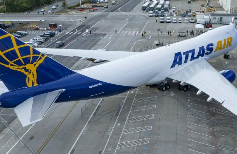  엔진문제로 긴급 회항한 아틀라스 에어 보잉 747 화물기