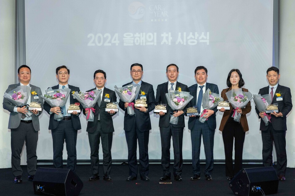 한국자동차기자협회 '2024 올해의 차' 시상식 수상자 단체사진