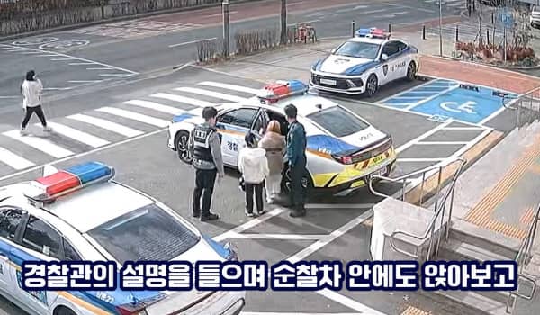 지구대를 구경하고 순찰차에 탑승한 두 아이-출처 경찰청 공식 유튜브 채널