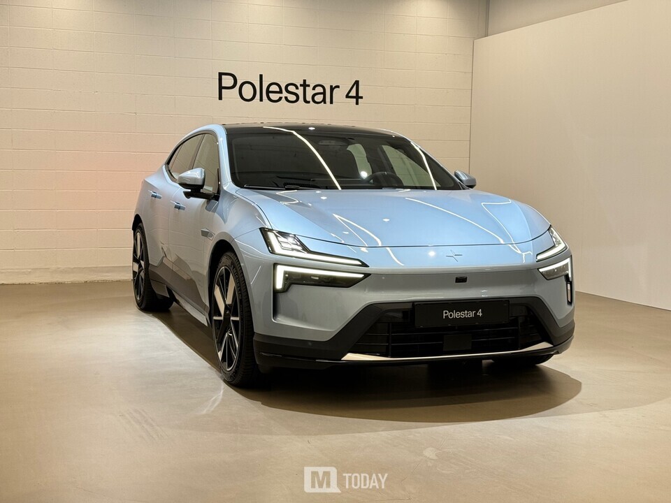 전기 퍼포먼스 SUV 쿠페 폴스타 4