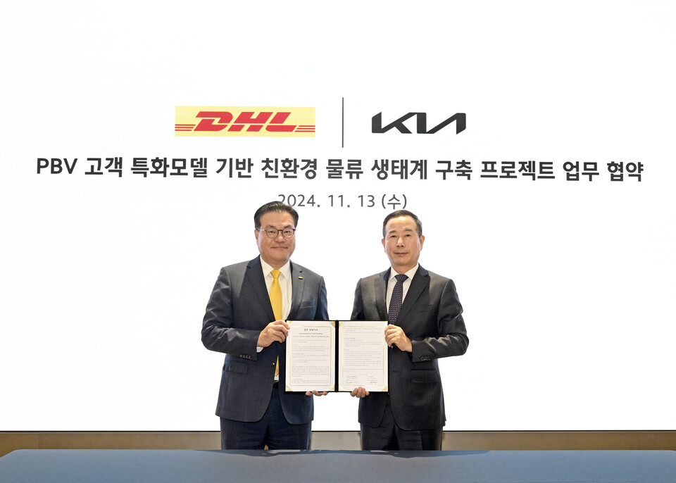 사진 : (왼쪽부터) DHL 코리아 한지헌 대표, 기아 국내사업본부장 정원정 부사장