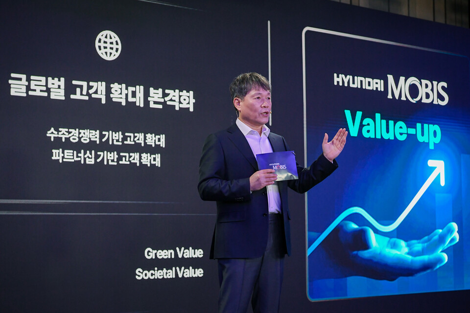 현대모비스가 인베스트데이를 통해  비현대차계열 매출 40%로 확대. 영업이익률 5-6% 달성을 제시했다.