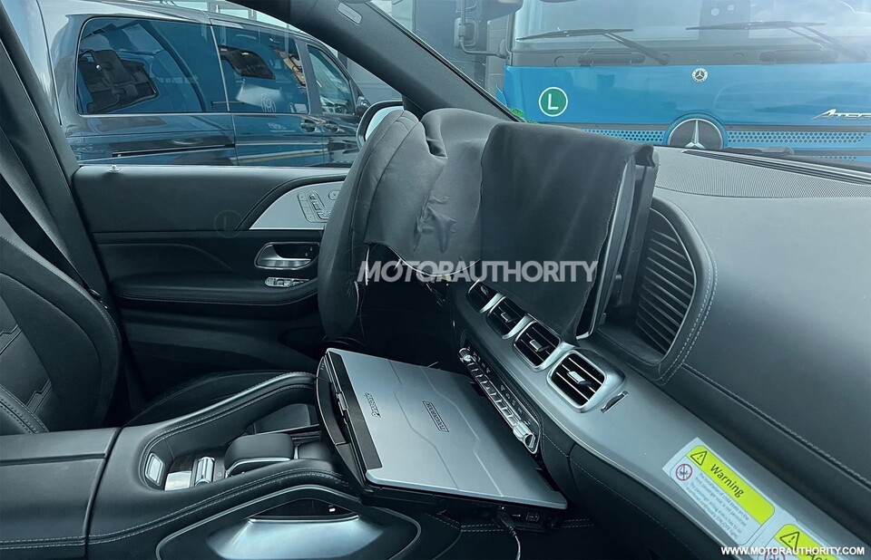 사진 : 메르세데스-벤츠 GLE 2차 페이스리프트 테스트카 (출처=MotorAuthority)