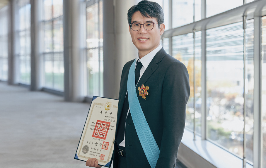 금탑산업훈장을 수상한 SK  하이닉스 이상락부사장