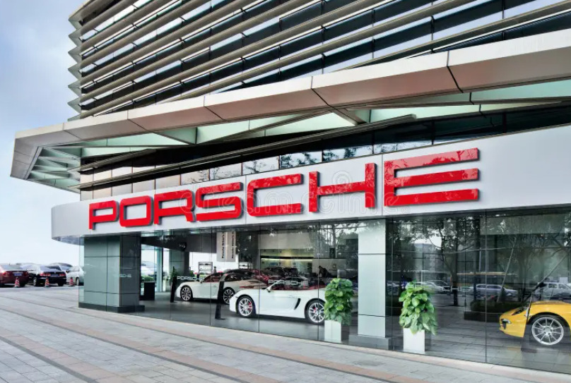 포르쉐 차이나(Porsche China)가 판매 급락으로 중국법인 직원 10%를 해고한다.