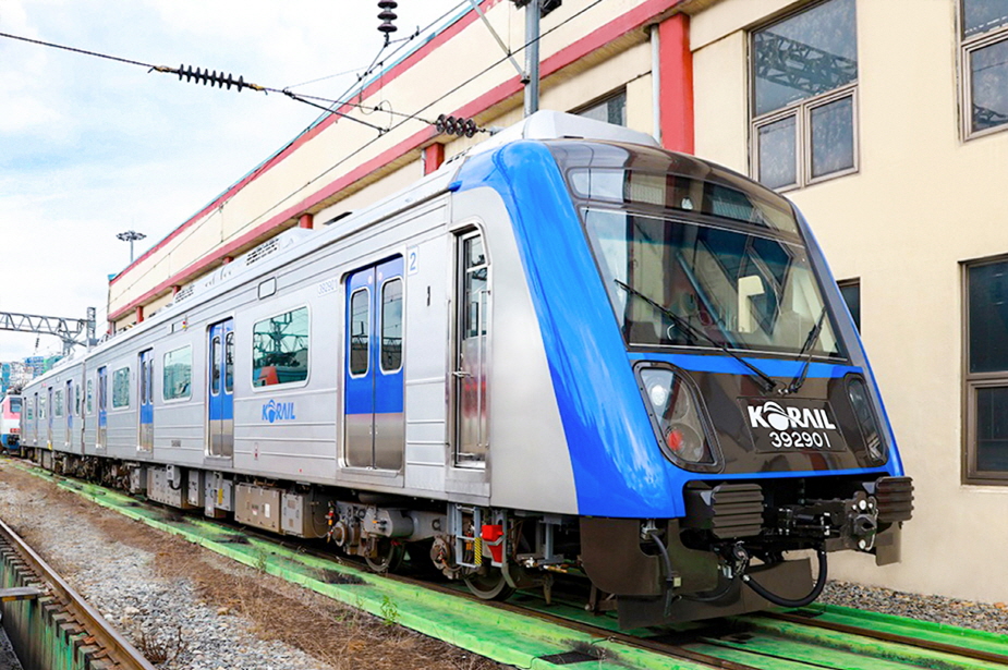 현대로템이 개발한 한국형 열차제어시스템(KTCS-2, Korean Train Control System-2)’이 처음 적용되어 지난 14일 정식 운행을 시작한 광역전철 대경선 전동차 사진