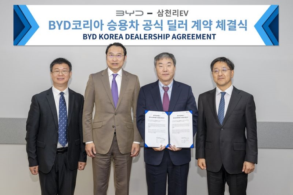 사진 : (왼쪽부터) BYD코리아 딩하이미아오 대표, BYD 아시아태평양 자동차 영업사업부 류쉐량 총경리, 삼천리EV 손원현 사장, BYD코리아 승용부문 조인철 대표