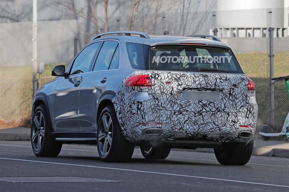 사진 : 벤츠 GLE 2차 페이스리프트 테스트카 (출처=MotorAuthority)