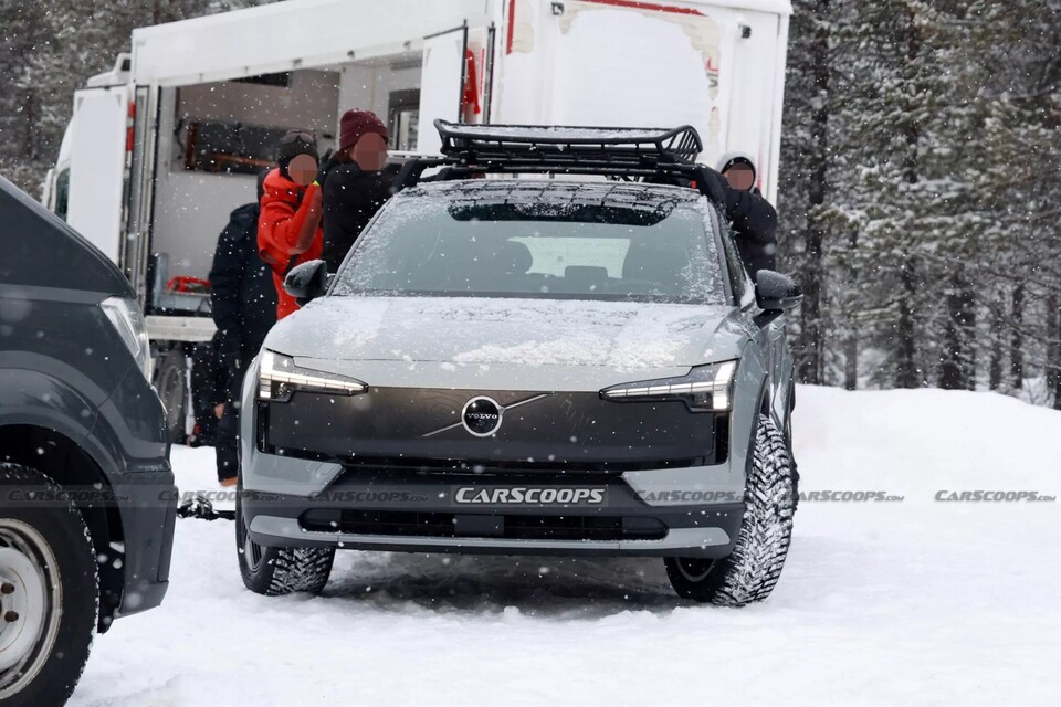 사진 : 볼보 EX30 크로스컨트리 테스트카 (출처=Carscoops)