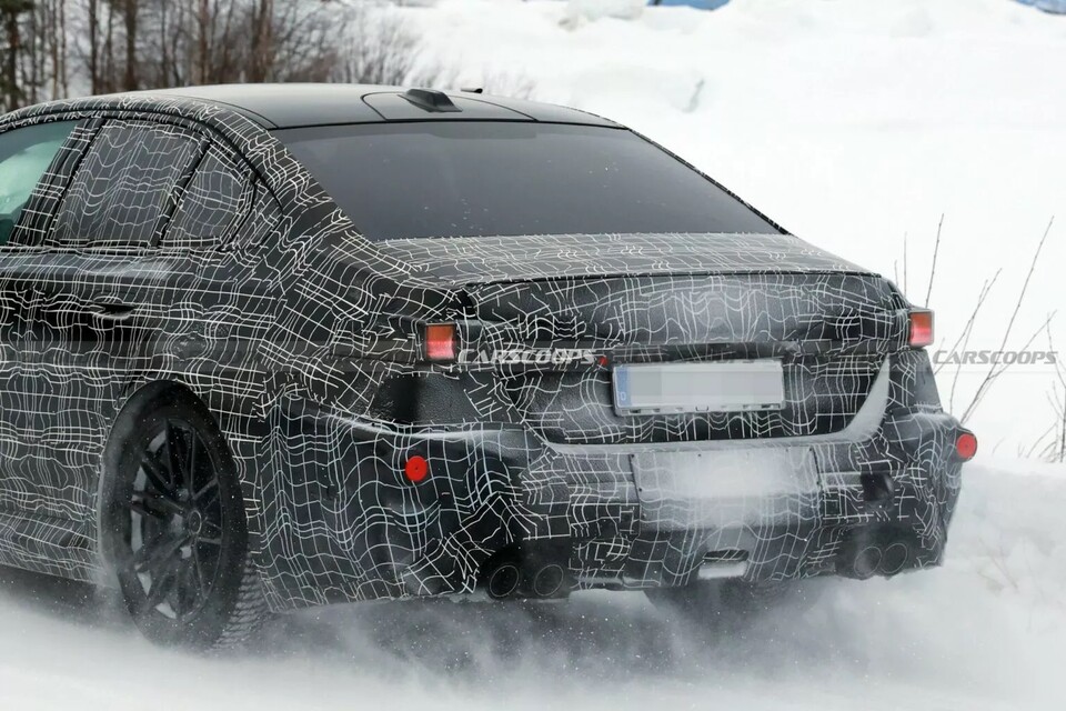 사진 : BMW M5 페이스리프트 테스트카 (출처=Carscoops)