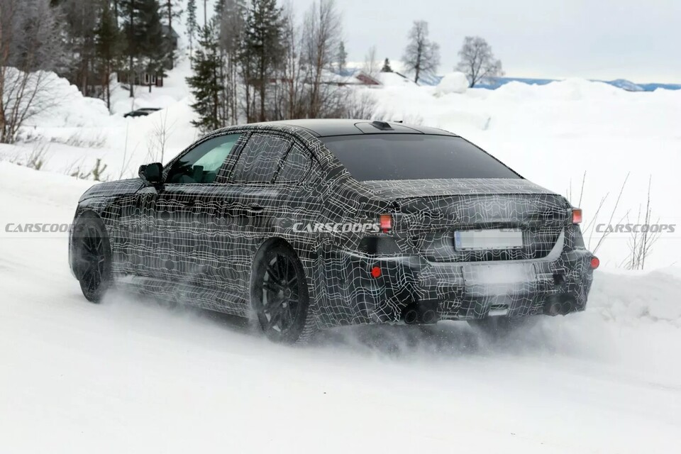 사진 : BMW M5 페이스리프트 테스트카 (출처=Carscoops)