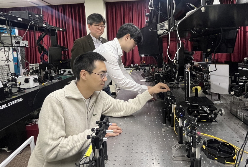 무색수차 메타렌즈 연구 모습