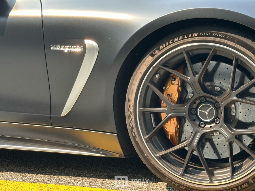 시승기 그들의 로망이 누구나 다가갈 수 있는 꿈으로 메르세데스 Amg Gt 55 4matic 