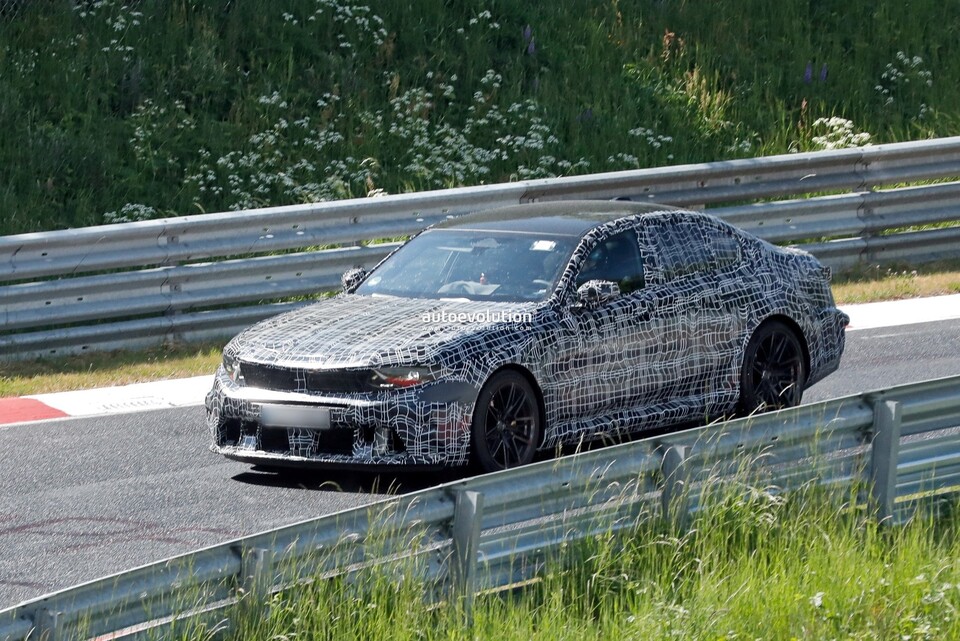 사진 : BMW M5 페이스리프트 테스트카 (출처=Autoevolution)