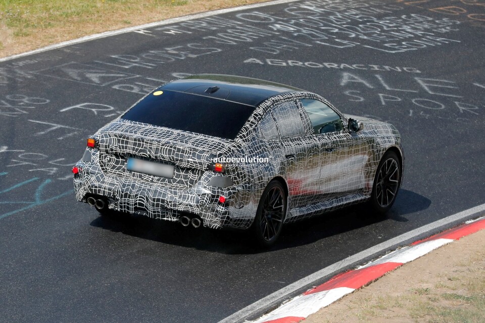 사진 : BMW M5 페이스리프트 테스트카 (출처=Autoevolution)