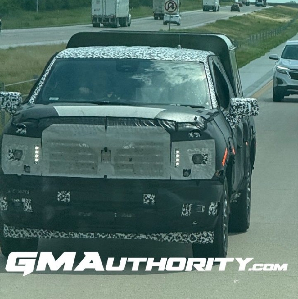 사진 : 2027년형 쉐보레 실버라도 1500 테스트카 (출처=GM Authority)