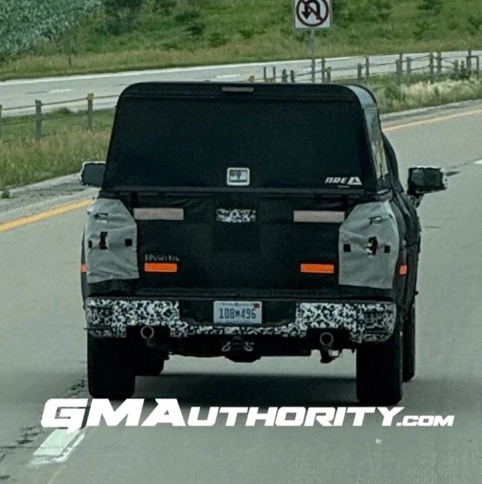 사진 : 2027년형 쉐보레 실버라도 1500 테스트카 (출처=GM Authority)