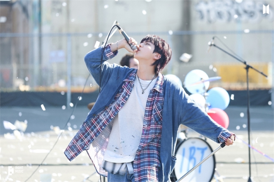 BTSジンが日本征服！ソロアルバムとコンサートで驚異の記録更新