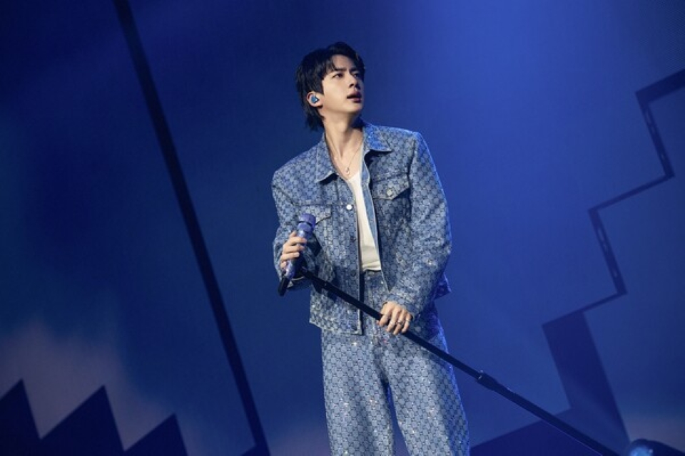 BTS ジン アムステルダム スローガン RUNSEOKJIN ツアー EU 진 (Jin) 'RUNSEOKJIN_EP.TOUR' in AMSTERDAM: LIVE VIEWING
