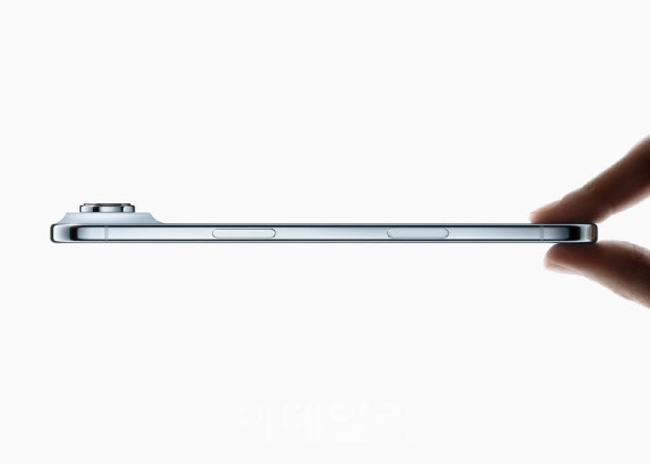 두께 5.6mm! 역대 가장 얇은 아이폰 17 에어 공개… 갤럭시 S25 엣지보다 얇다