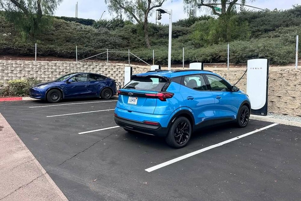 쉐보레 신형 볼트 EV (출처=인스타그램/@chargepozitive)