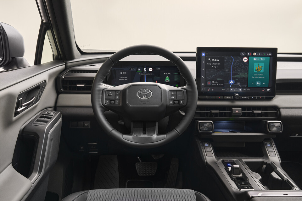 6세대 RAV4 실내 (출처=토요타)