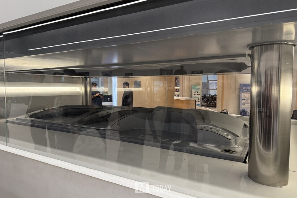 BYD 디스페이스에 전시된 스탬핑 공정 모형