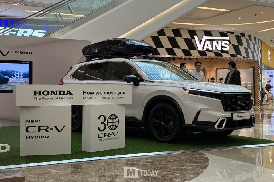 스타필드 하남에 팝업스토어를 연 혼다코리아, 2026년형 CR-V를 전시하고 있다.