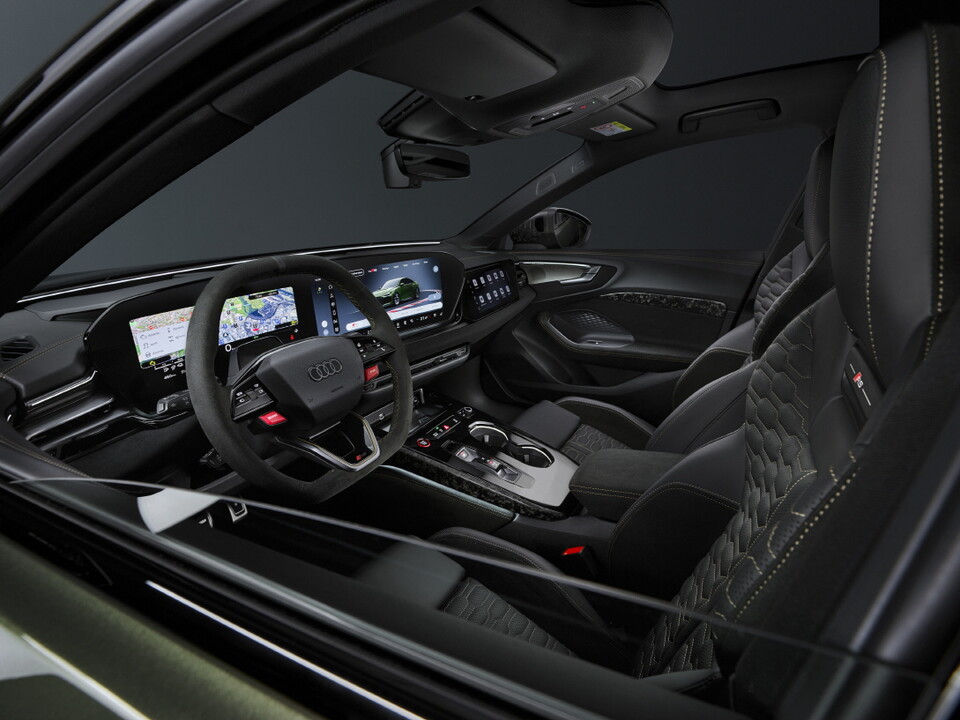 신형 아우디 RS5 플러그인 하이브리드 외관 및 기술 이미지