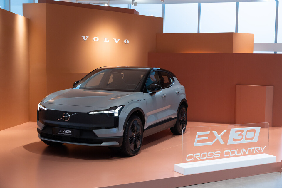 사진 : 볼보 EX30 크로스컨트리